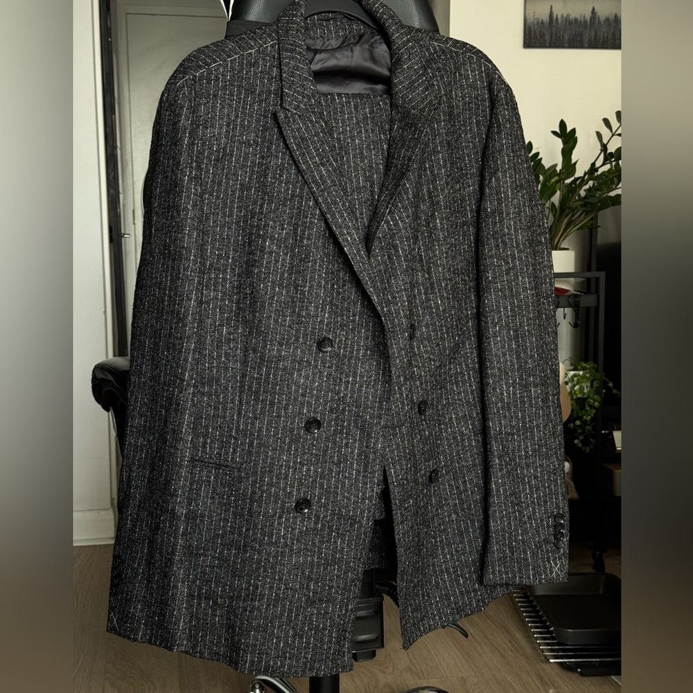 Hugo Boss Tailored Suit (Ferla Italian Fabric) – Size 54 EU / 44R US